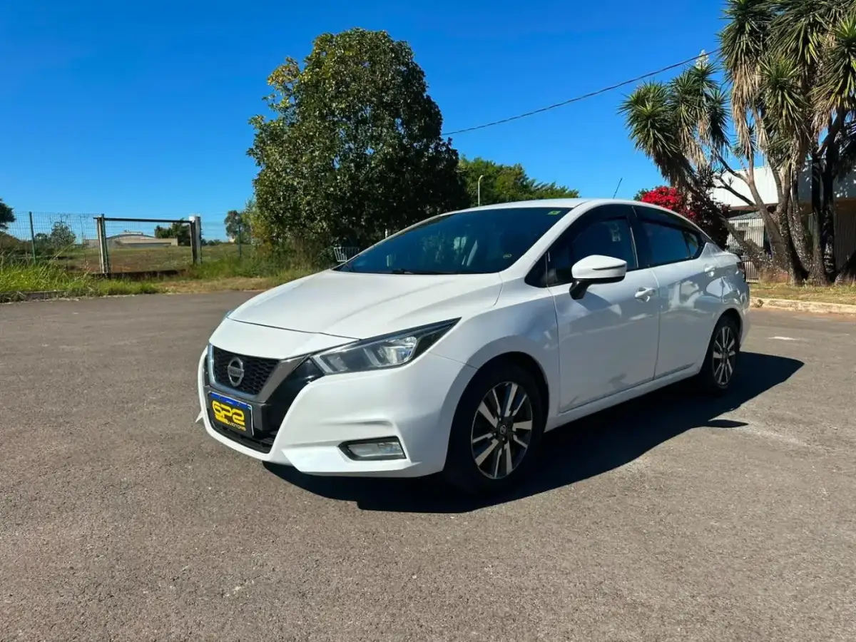 Nissan Versa Advance — foto 1